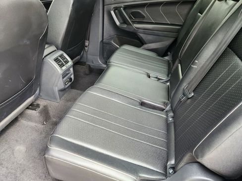 Used 2023 Volkswagen Tiguan SE w/ Panoramic Sunroof Package image 30