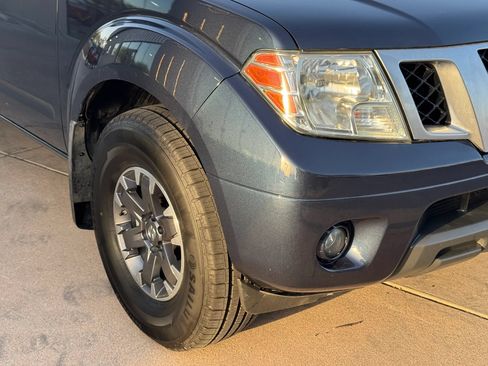 Used 2018 Nissan Frontier PRO-4X AWD/4WD image 39