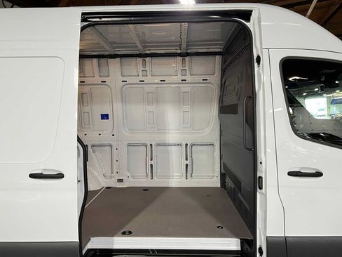 Used 2025 Mercedes-Benz Sprinter 2500 image 12