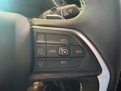 New 2025 Jeep Grand Cherokee Limited w/ Black Appearance Package image 10