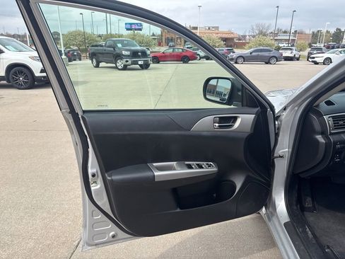 Used 2010 Subaru Impreza 2.5i image 9