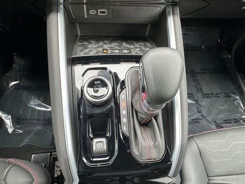 Used 2024 Chevrolet Colorado Z71 w/ Z71 Convenience Package 2 image 18