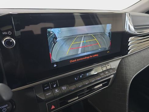 Used 2025 Toyota Camry XLE image 24