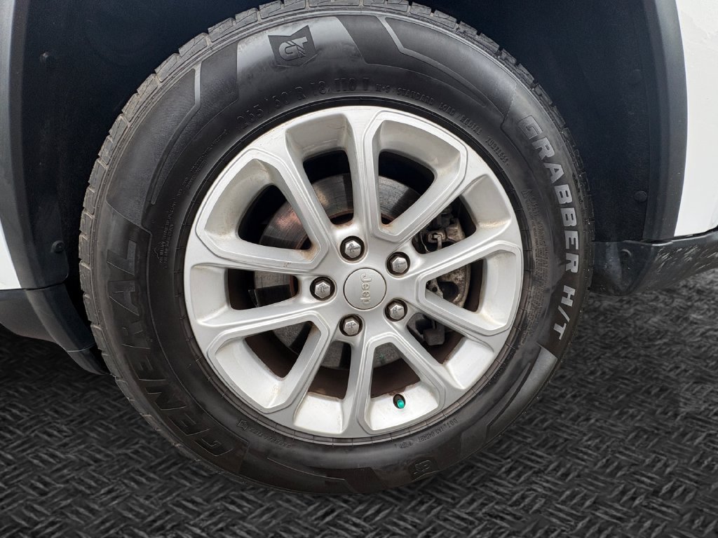 Certified 2021 Jeep Grand Cherokee Laredo AWD/4WD image 11