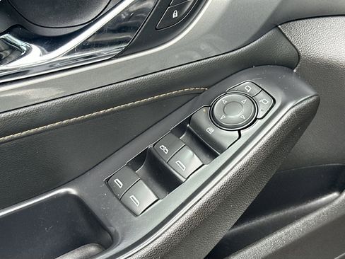 Used 2021 Chevrolet Traverse LT FWD image 15