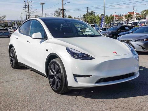 Used 2025 Tesla Model Y Long Range image 3