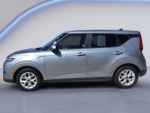 Used 2022 Kia Soul LX w/ Technology Package FWD image 2