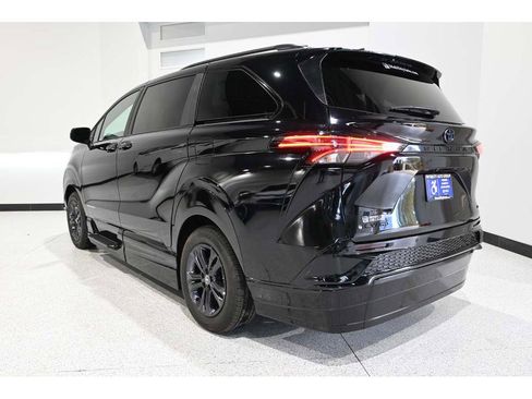 New 2025 Toyota Sienna XSE image 8