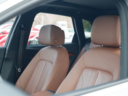 Used 2022 Audi Q5 2.0T Premium image 9