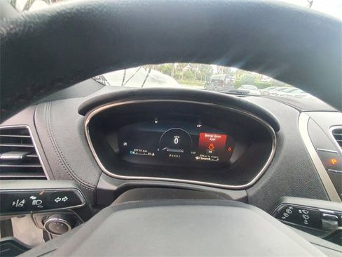 Used 2019 Lincoln Nautilus FWD image 17