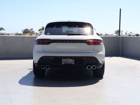Certified 2025 Porsche Macan AWD/4WD image 10