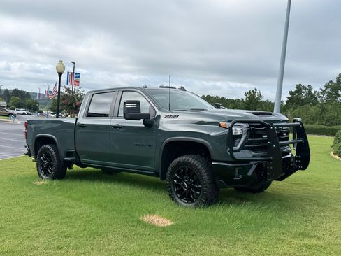 Used 2026 Chevrolet Silverado 2500 LT w/ Trail Boss Package AWD/4WD image 3