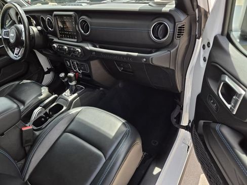 Used 2022 Jeep Wrangler Unlimited Rubicon 4xe w/ Cold Weather Group AWD/4WD image 8