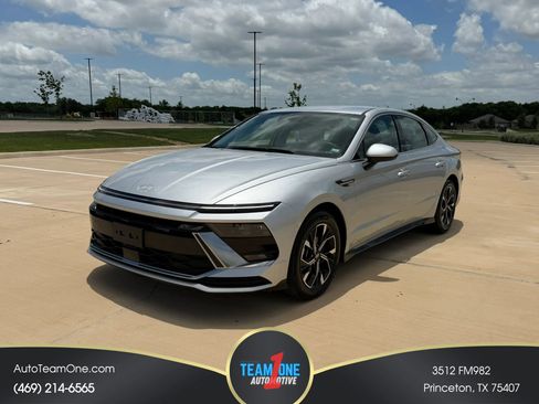 Used 2025 Hyundai Sonata SEL FWD image 1