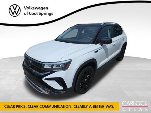 Used 2023 Volkswagen Taos SE w/ Panoramic Sunroof Package FWD image 1