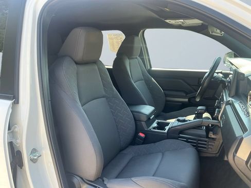 Certified 2024 Toyota Tacoma SR5 AWD/4WD image 17