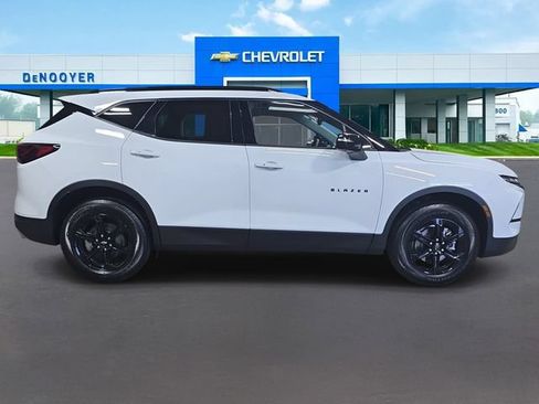 New 2026 Chevrolet Blazer LT w/ Sound & Technology Package AWD/4WD image 7