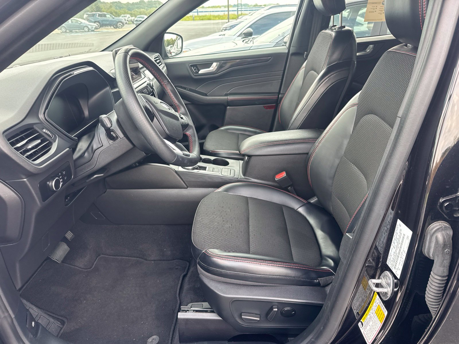 Used 2025 Ford Escape ST-Line FWD image 16