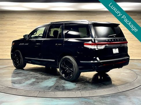 Used 2022 Lincoln Navigator Reserve AWD/4WD image 7