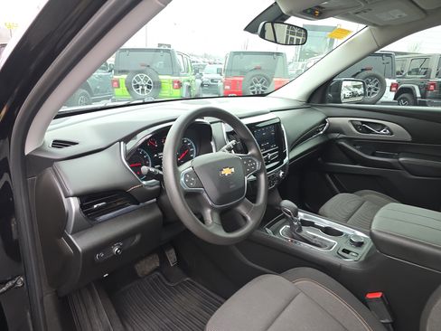 Used 2021 Chevrolet Traverse LS image 23