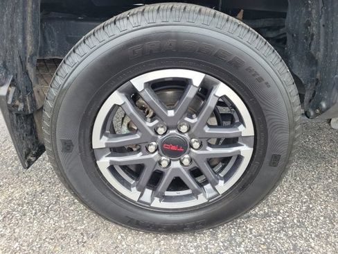Used 2024 Toyota Tacoma TRD Sport AWD/4WD image 21