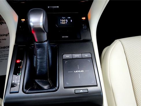 Used 2023 Lexus GX 460 Premium w/ Premium Package image 29