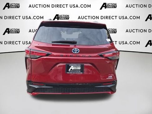 Used 2023 Toyota Sienna XSE image 11