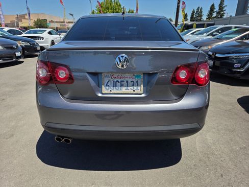 Used 2009 Volkswagen Jetta S FWD image 3