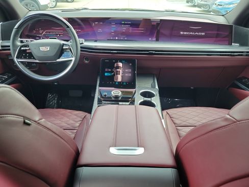 Used 2025 Cadillac Escalade ESV Premium Luxury w/ Touring Package image 12