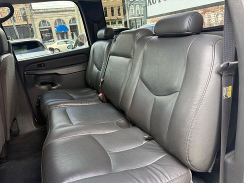 Used 2006 Chevrolet Silverado 2500 W/T w/ Skid Plate Package AWD/4WD image 7