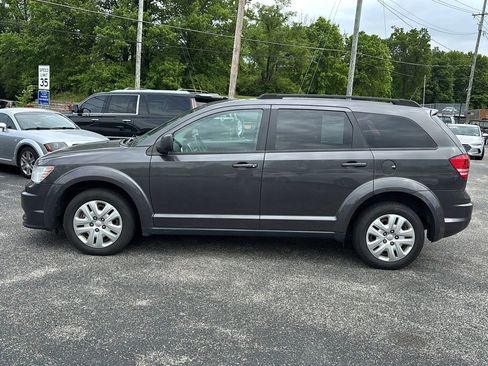 Used 2018 Dodge Journey SE FWD image 2