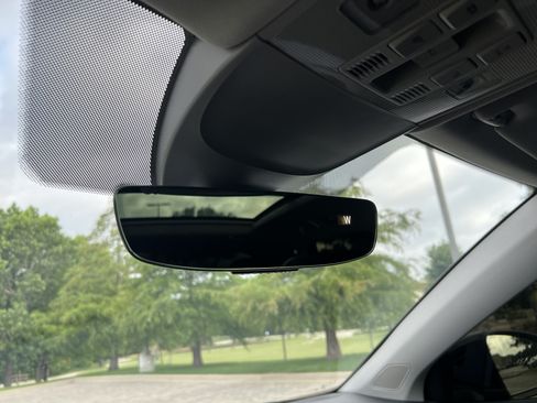 Certified 2022 Volkswagen Taos SE w/ Panoramic Sunroof Package FWD image 23