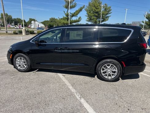 New 2026 Chrysler Pacifica Select image 20