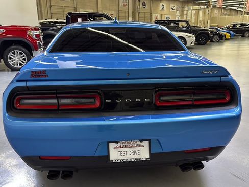 Used 2015 Dodge Challenger SRT w/ Technology Group image 8