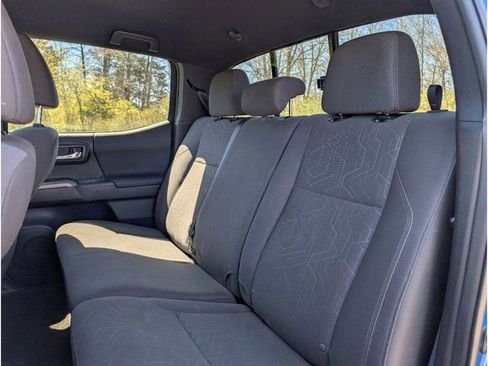 Used 2016 Toyota Tacoma TRD Sport w/ Towing Package image 14