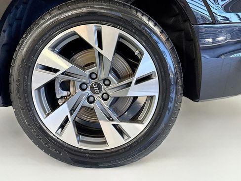 Used 2022 Audi e-tron Premium w/ Convenience Plus Package image 30