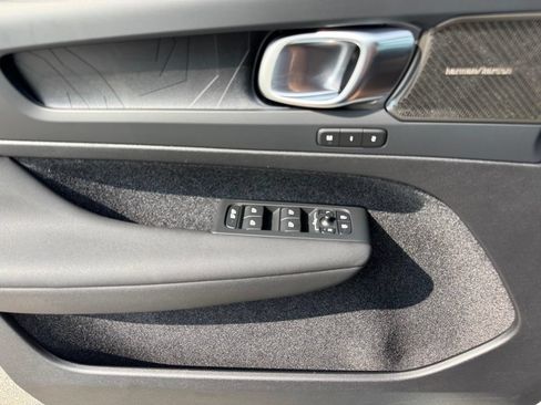 Used 2023 Volvo C40 P8 Recharge Ultimate AWD/4WD image 15