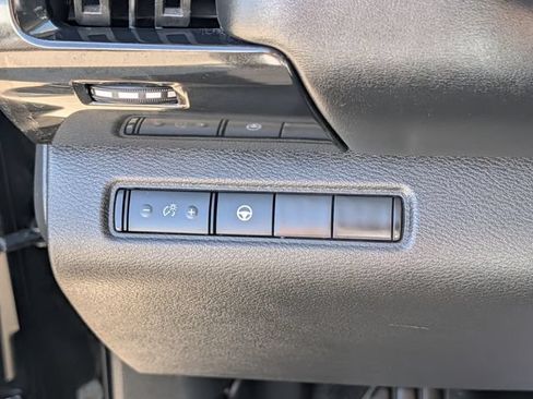 Used 2024 Nissan Pathfinder SV FWD image 23
