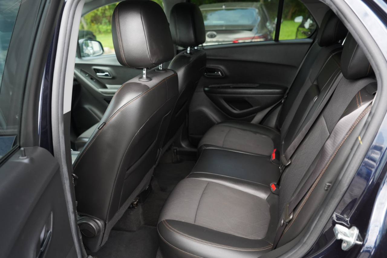 Used 2022 Chevrolet Trax LT w/ LT Convenience Package AWD/4WD image 26