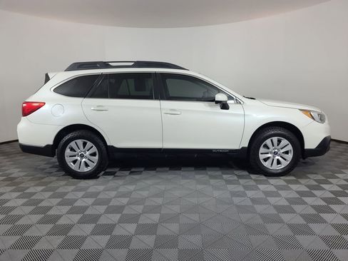 Used 2017 Subaru Outback 2.5i Premium AWD/4WD image 2