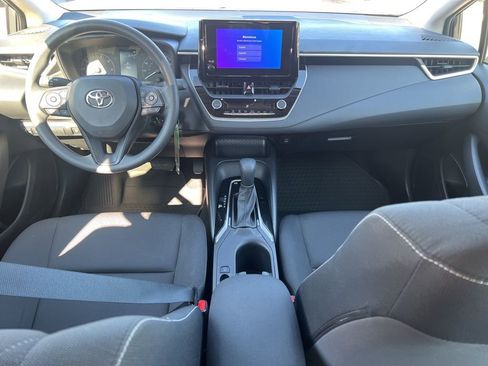 Used 2025 Toyota Corolla LE image 31