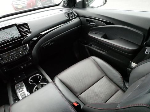 Used 2024 Honda Ridgeline Black Edition image 11