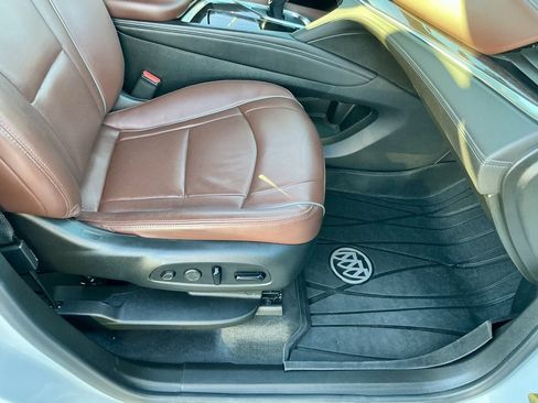 Used 2021 Buick Enclave Avenir w/ Avenir Technology Package image 23