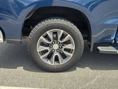 Used 2021 Chevrolet Silverado 1500 LT AWD/4WD image 7