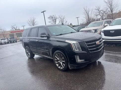 Used 2020 Cadillac Escalade Premium Luxury image 4