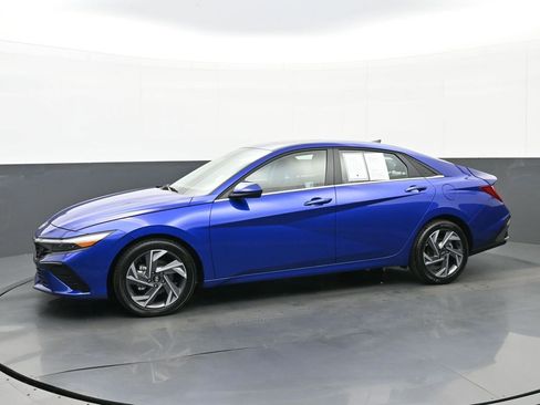 Certified 2025 Hyundai Elantra SEL image 6