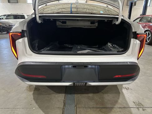 New 2025 Kia K4 LXS image 19