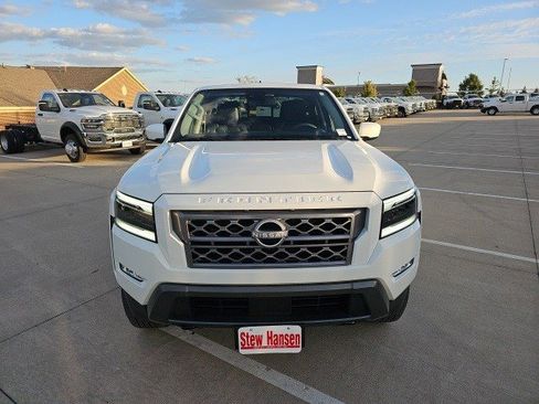 Used 2024 Nissan Frontier SL w/ Technology Package image 9