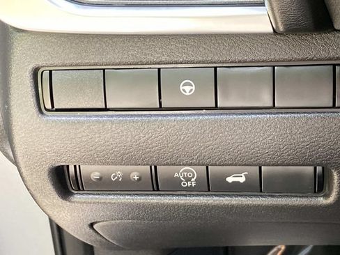 Used 2024 Nissan Rogue SV w/ SV Premium Package FWD image 18