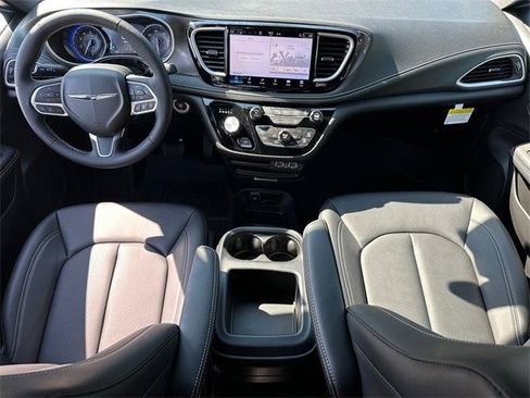 New 2025 Chrysler Pacifica Select image 15